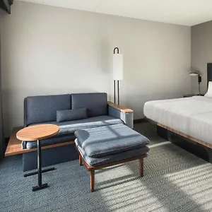 Courtyard By Marriott Hotel
